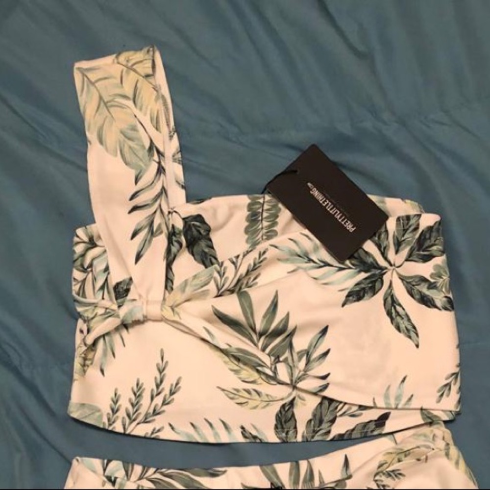 Pretty Little Thing 2 piece set